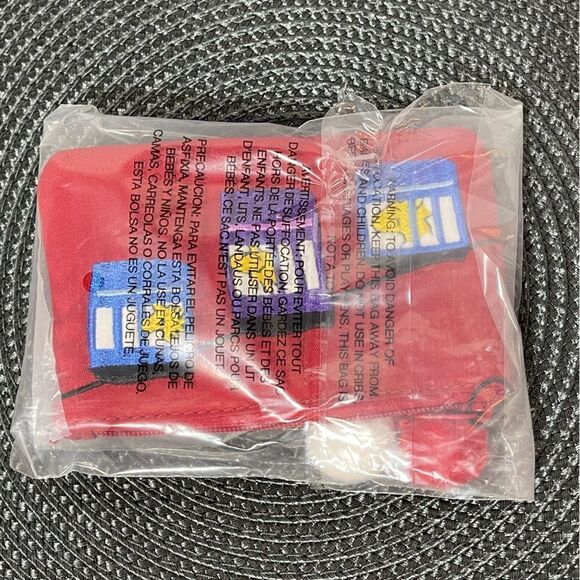 Vera Bradley Peanuts Zip ID Lanyard Snoopy and Woodstock Red NWT - Picture 3 of 5